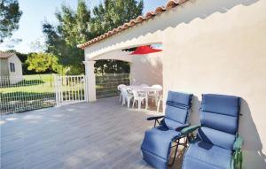 Maisons de vacances Lovely Home In St Christol Les Ales With Outdoor Swimming Pool : photos des chambres