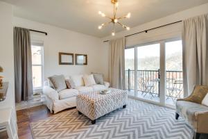 Walkable Lynchburg Condo w Private Balcony