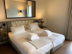 Lisbon Finestay 8 Building apt with balcony and city view