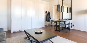 Lisbon Finestay 8 Building apt with balcony and city view