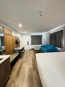 Queen Suite room in Motel 6-Santa Ana CA