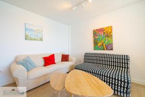 Brend new beach Apartment 3 bed 2 bath Play Camp