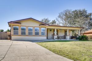 Pet-Friendly Fort Walton Beach Home 4 Mi to Ocean