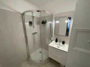 Urban Retreat: Close to Metro 8 & Absolute Comfort