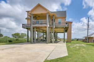 Pet-Friendly Port Arthur Retreat with Fishing Pier!