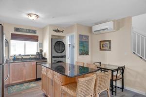1B 2Ba Seaside Getaway Pool Oceanside