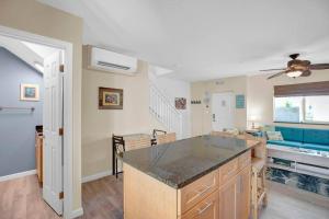 1B 2Ba Seaside Getaway Pool Oceanside