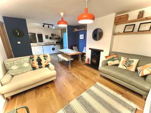 Bungalow, mountain and sea views parking