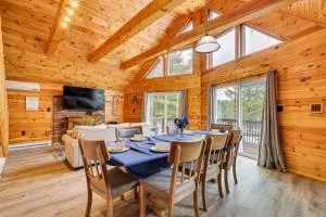 Hot Tub and Fire Pit Lakefront Cabin in White Haven - Hazleton