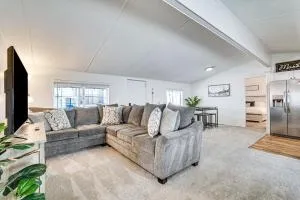 Less Than 1 Mi to Lake Havasu Home with Pool Access - Havasu Lake