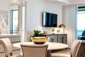 Luxury Jewel Beachfront King Suite