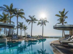 Luxury Jewel Beachfront King Suite