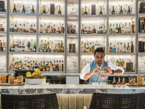 Luxury Jewel Beachfront King Suite