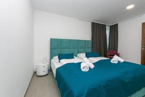 Seaside apartments with a swimming pool Brela, Makarska - 20229