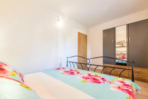 Apartments by the sea Baska, Krk - 22412