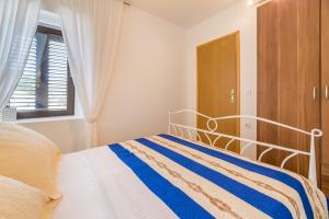 Apartments by the sea Baska, Krk - 22412