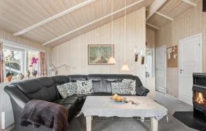 4 Bedroom Cozy Home In Stege