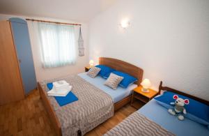 Apartments with parking space Baska, Krk - 22414