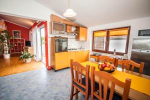 Apartments with parking space Baska, Krk - 22414