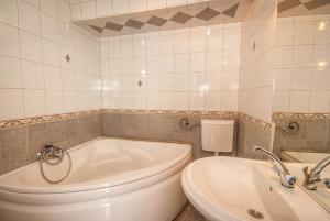 Apartments with parking space Baska, Krk - 22414