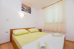 Apartments with parking space Baska, Krk - 22415