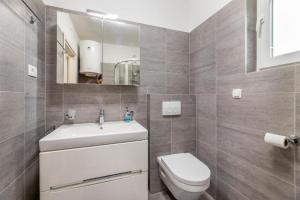 Apartments with parking space Baska, Krk - 22416