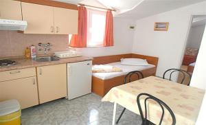 Apartments with a parking space Baska Voda, Makarska - 22465