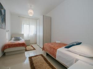 Apartments with parking space Seget Donji, Trogir - 22549