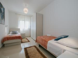 Apartments with a parking space Seget Donji, Trogir - 22549