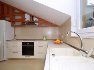 Apartments with parking space Kastel Stari, Kastela - 22551