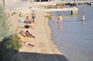 Apartments by the sea Barbat, Rab - 22561 