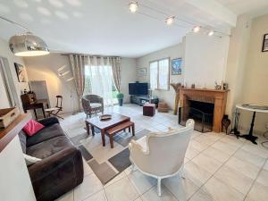 Villa contemporaine: terrasse, jardin clos, 4 chambres, proche mer et attractions - FR-1-361-74