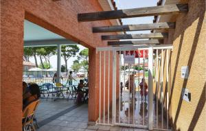Maisons de vacances 1 Bedroom Lovely Home In Calvisson : photos des chambres