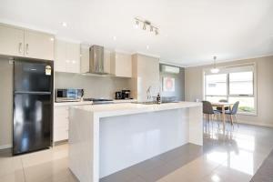 Cute and Cosy 2 Bedroom Unit with Parking and WiFi