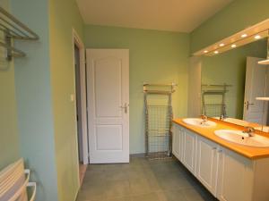 Villa La Palmyre - 1012 pers - Jardin clos - Wifi - FR-1-705-60