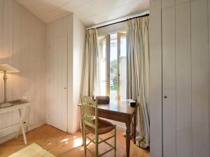 Maisons de vacances Maison de charme aux Portes-en-Re avec jardin, proche plages et commerces - FR-1-434-110 : photos des chambres