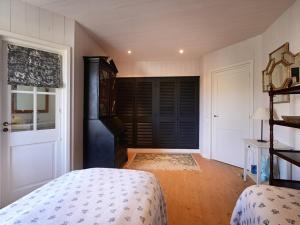 Maisons de vacances Maison de charme aux Portes-en-Re avec jardin, proche plages et commerces - FR-1-434-110 : photos des chambres