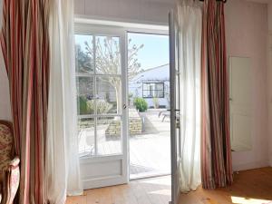 Maisons de vacances Maison de charme aux Portes-en-Re avec jardin, proche plages et commerces - FR-1-434-110 : photos des chambres