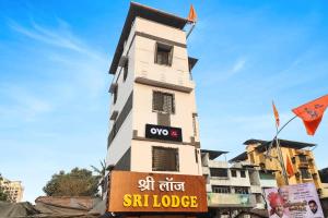 OYO Flagship Sri Lodge