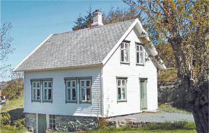 Holiday Home Finnås Lykling