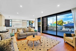 Stunning Apartment in the CBD with Parking & WiFi