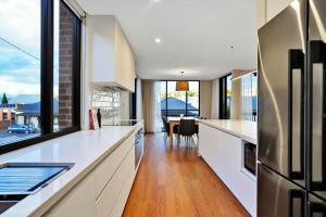Stunning Apartment in the CBD with Parking & WiFi