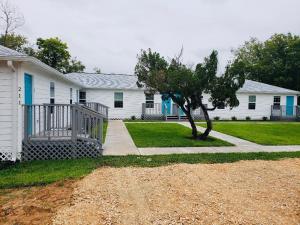 211 Lulac Street, Alvin TX Luxury Apartments