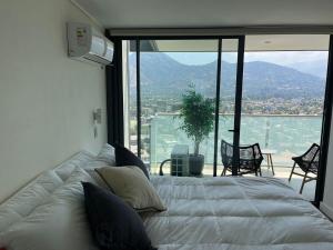 HOM I Lujoso y Comodo Depto 1D1B en Las Condes