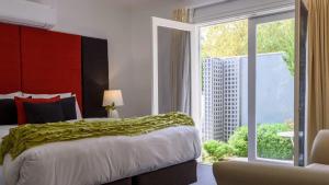 Lakeside Suite 4 - Lake View & Spa Bath