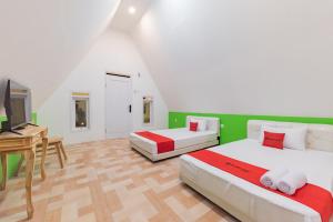 RedDoorz Syariah Plus Near Sukabumi Station