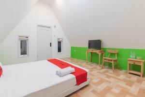 RedDoorz Syariah Plus Near Sukabumi Station