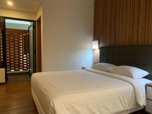 Urbanview Hotel Nardis Living near UMY