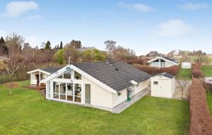 4 Bedroom Cozy Home In Stege