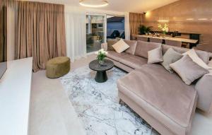 Lovely Apartment In Pakostane With Wifi 